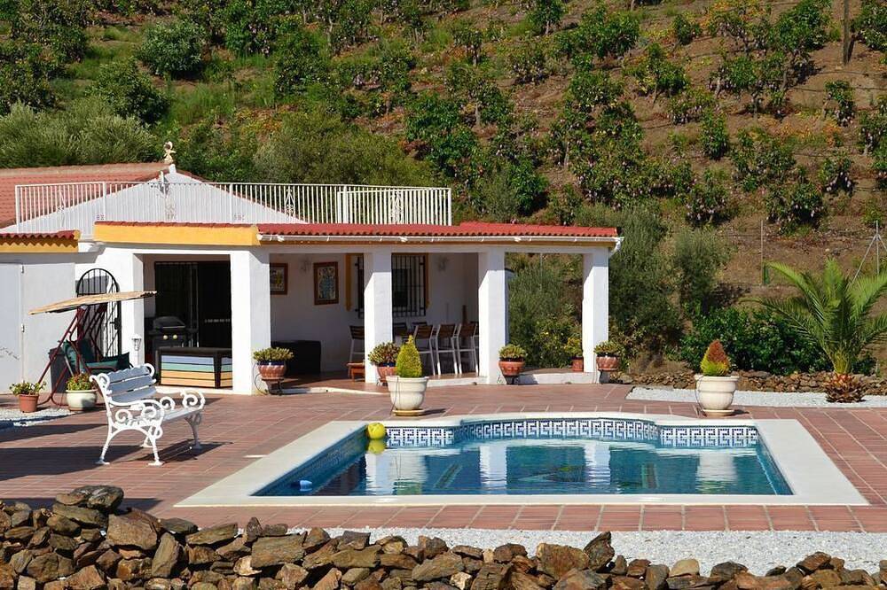 Haus in ruhiger Lage mit traumhaftem Bergpanorama und großem Pool in Sedella, Málaga Provinz