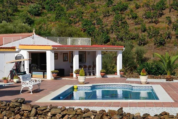 Ferienhaus für 6 Personen, mit Whirlpool und Terrasse sowie Garten