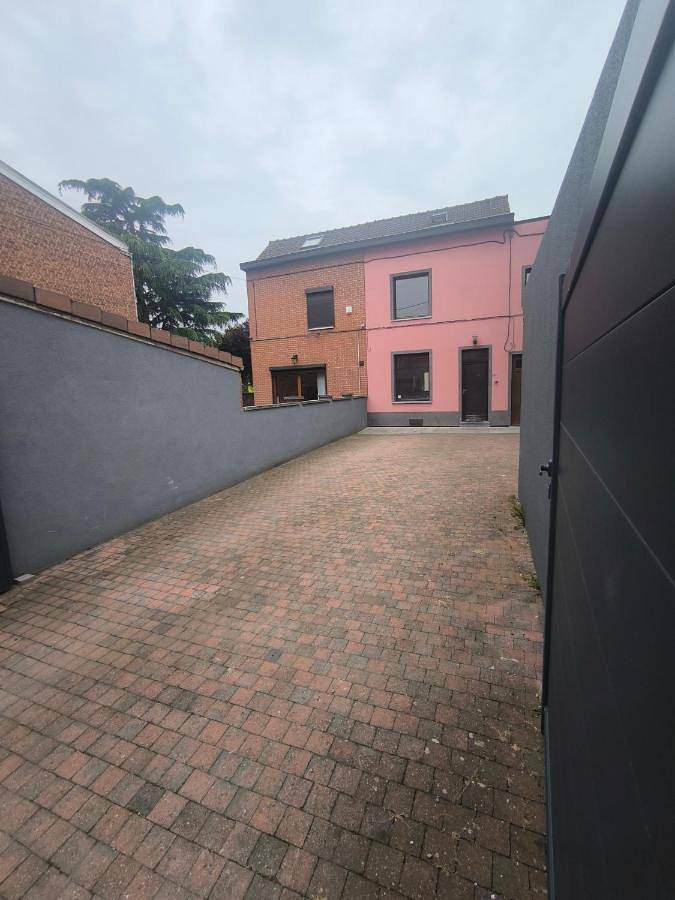 Location de vacances pour 8 personnes, avec jardin, animaux acceptés à Charleroi - 3