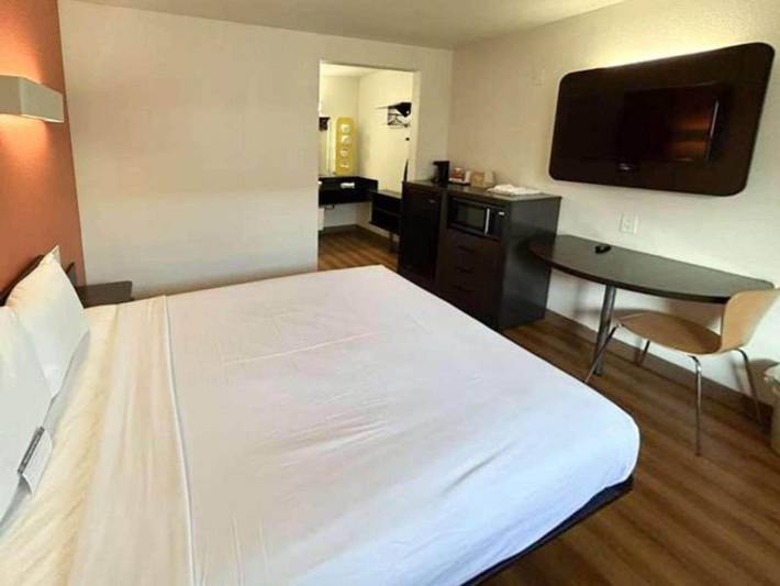 Apartamento entero, 1 cama tamaño queen | Suite, para fumadores, con microondas in Riverside, Riverside County