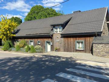 Gîte pour 16 personnes, avec jardin ainsi que vue et sauna dans Wévercé