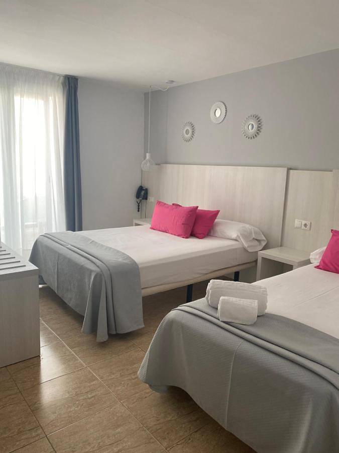 Hôtel pour 4 personnes, avec jardin ainsi que piscine et vue dans Platja de Calafell - 2