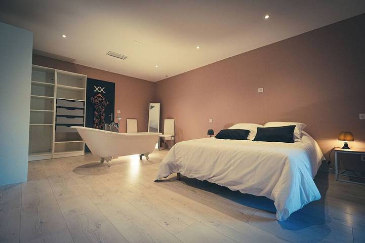 Location de vacances pour 54 personnes, animaux acceptés à Mornac (Charente) - 2