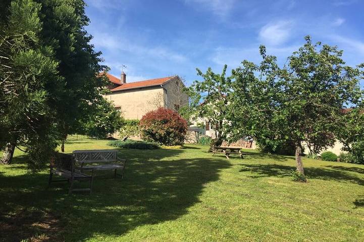 Location de vacances pour 8 personnes, avec Balcon et Jardin à Trambly