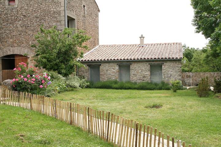 Gîte pour 2 personnes, avec jardin et piscine
