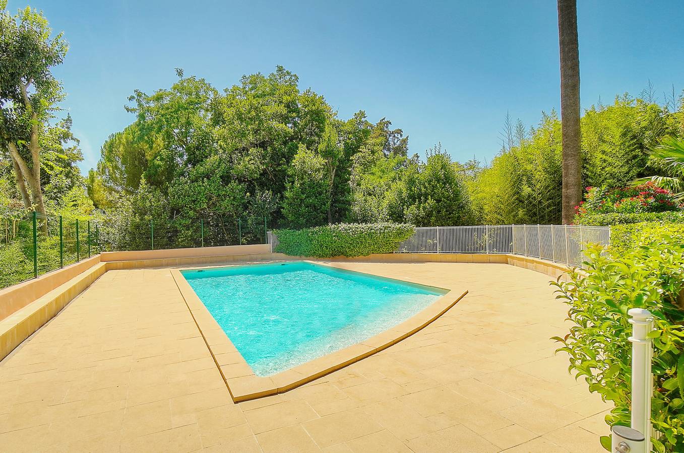Entire apartment, Beau 3 Chambres Piscine Parking A3B134 in Cannes, Cannes region