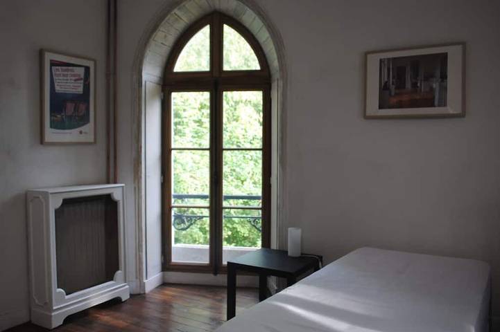 Gîte pour 10 personnes, avec jardin à Châteaufort - 4