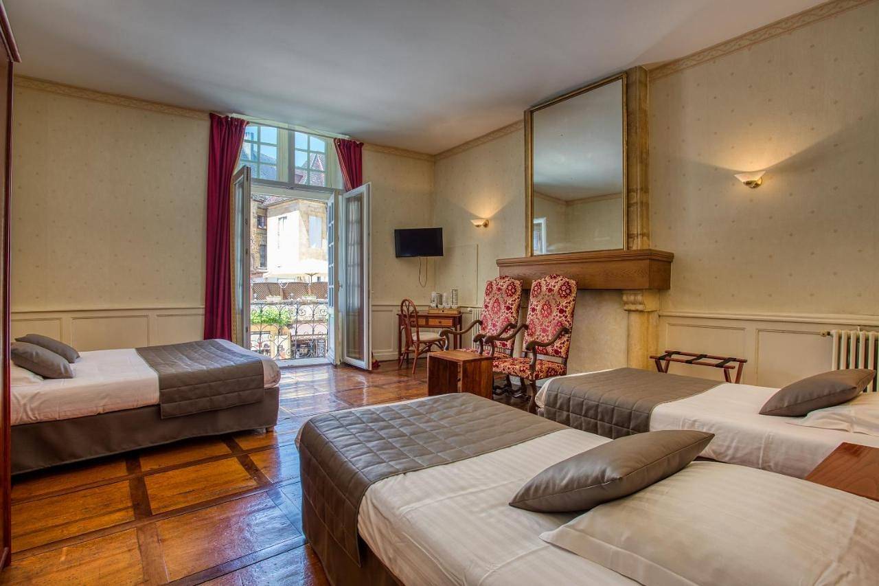 Quadruple Room with Private Bathroom in Sarlat-la-Canéda, Périgord Noir