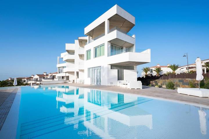 Appart’hôtel pour 9 personnes, avec Balcon et Terrasse ainsi que Piscine et Vue dans Las Galletas