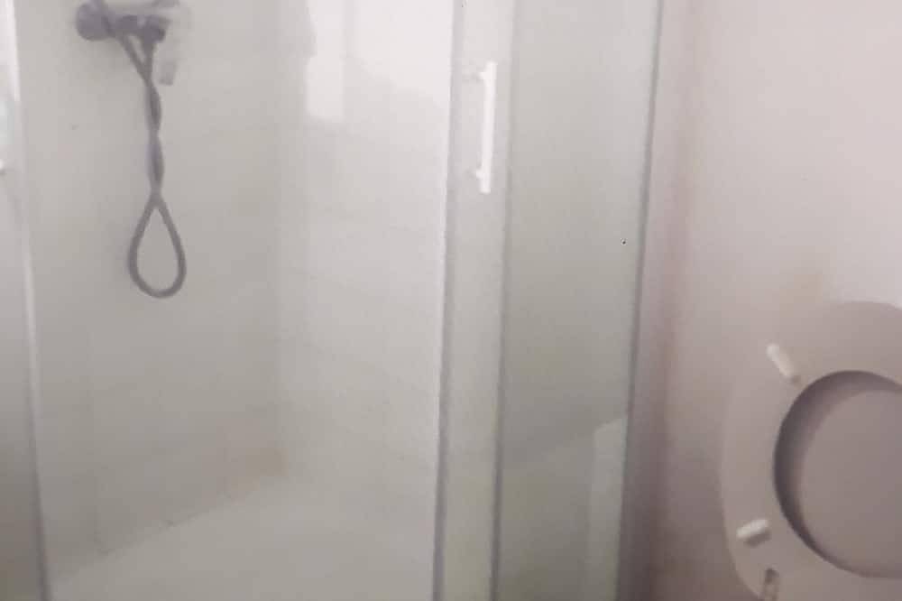 Entire apartment, Rental - Independent Apartment On The Ground Floor Of A House. in Théziers, Nimes region