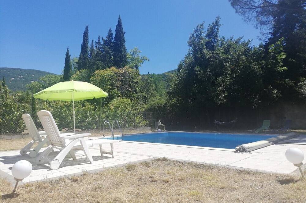 Welcome to the Olivade private pool with large garden in Nyons, Nyons region