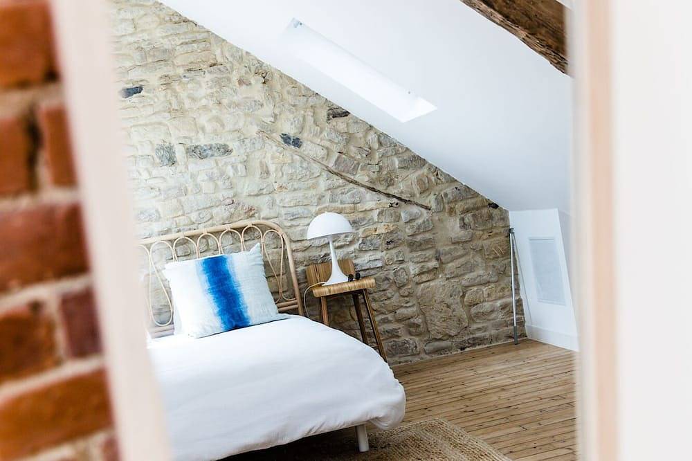 Entire apartment, Sea nature, charming spacious triplex 20 meters from the sea & 10km from Omaha Beach. in Port-en-Bessin-Huppain, Bayeux region
