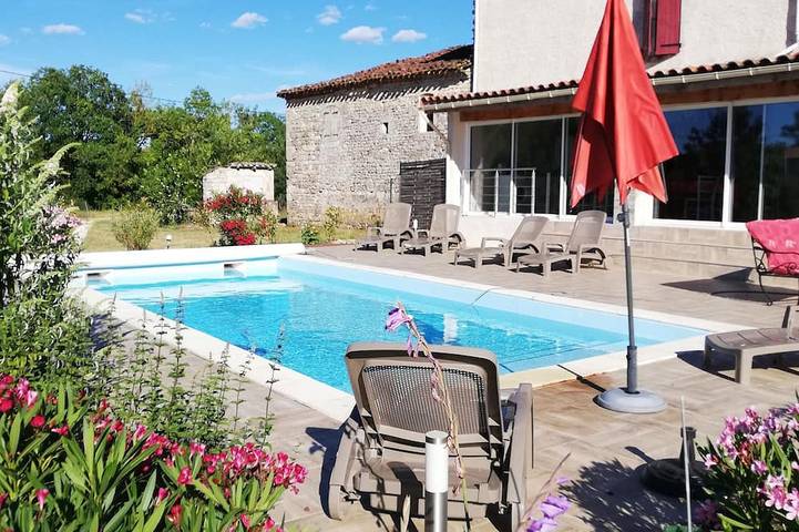 Gîte pour 14 personnes, avec Terrasse et Jardin à Villeneuve-sur-Vère