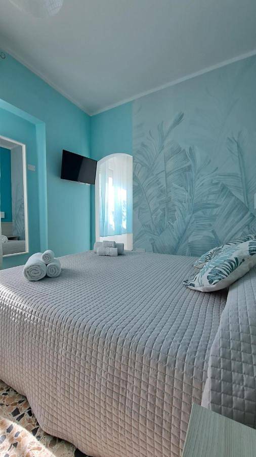 Single Room with Private Bathroom in Bosa, Planargia