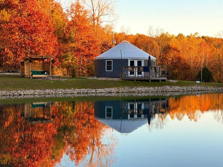Camping para 2 personas, con terraza y vistas al lago además de vistas y sauna en Indiana