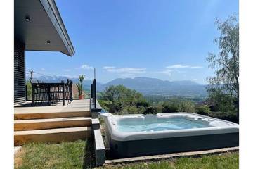 Maison de campagne pour 9 personnes, avec jacuzzi et sauna ainsi que balcon et jardin à Bonne