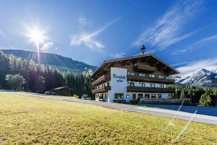 Ferienhaus für 15 Personen, mit Balkon und Terrasse sowie Garten und Pool