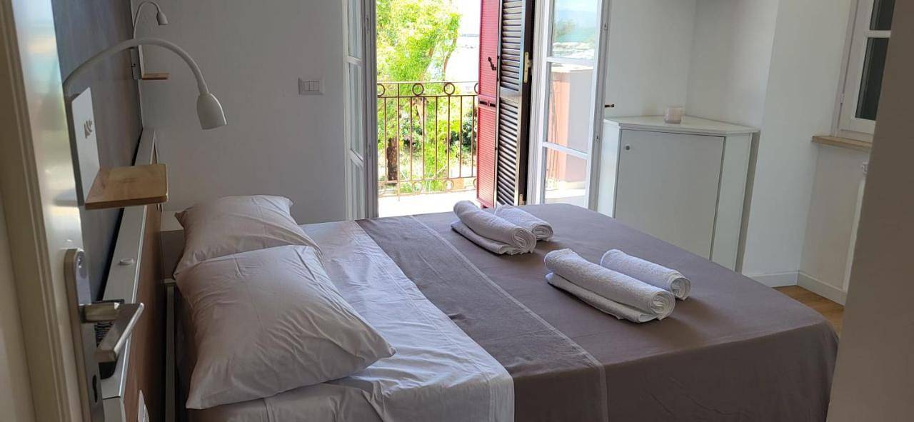 Double Room with Private Bathroom in Formia, Province de Latina