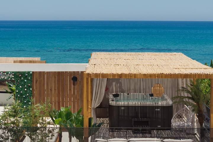 Villa per 6 persone, con piscina e giardino nonché idromassaggio e piscina per bambini a Bali (Grecia)