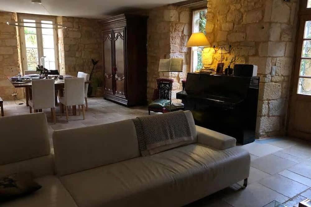 Beautiful historic Xivth and modern residence in Domme, Périgord Noir