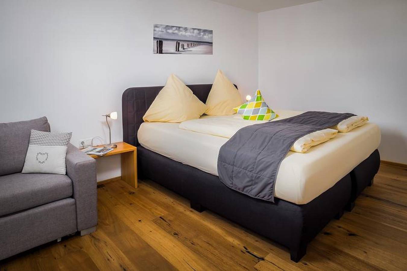 Entire apartment, Stylish Apartment "Dreiländerblick" with Private Balcony and Wi-Fi in Hörbranz, Bodensee-Vorarlberg