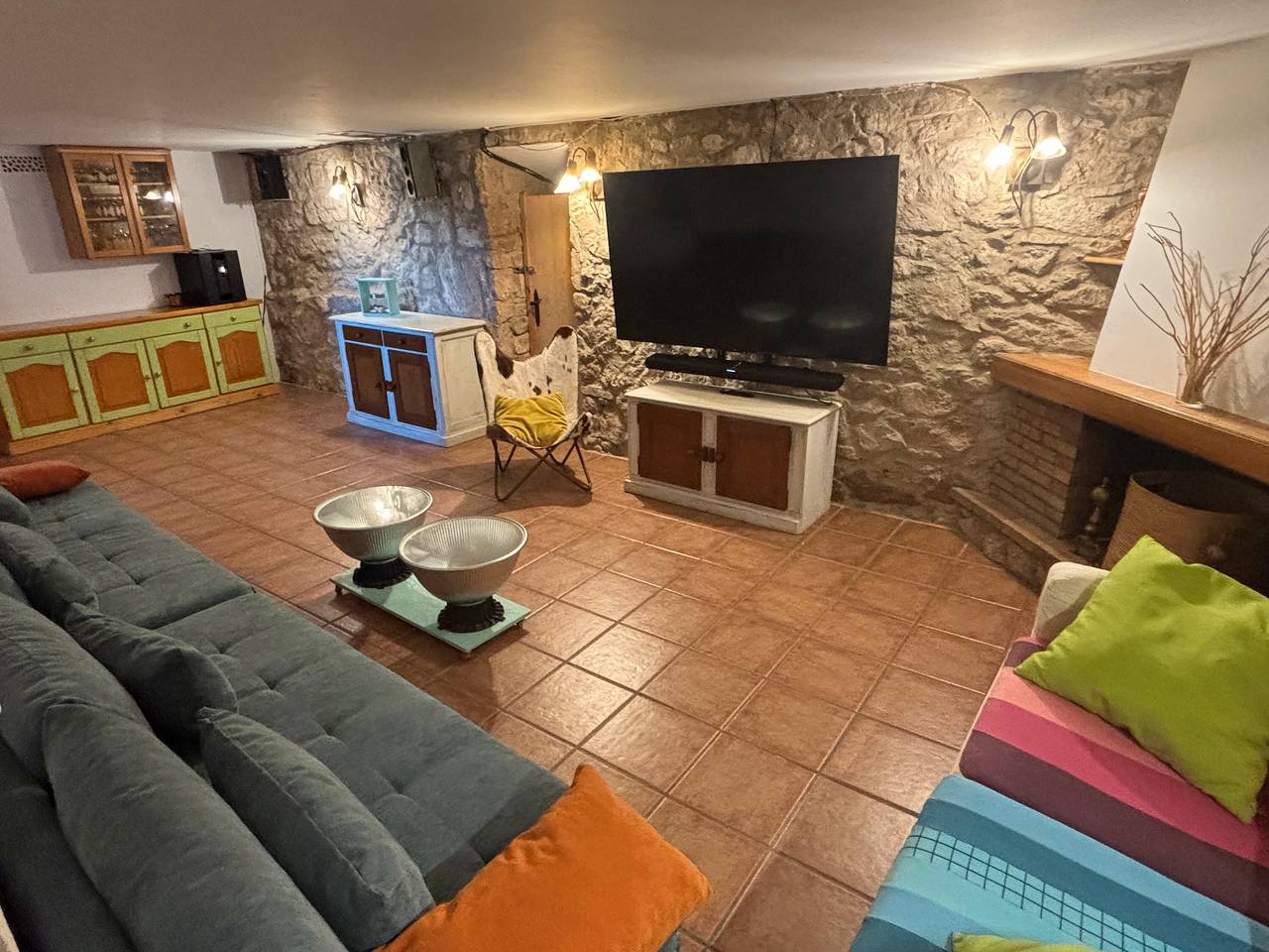 Casa de vacaciones 'Can Favo' con vistas a la montaña, piscina privada y aire acondicionado in Copóns, Interior de Barcelona