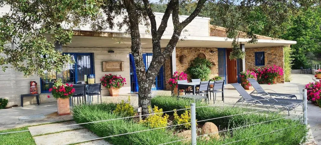 Casa rural para 14 personas, con jardín además de vistas y piscina, Se admiten mascotas - 1