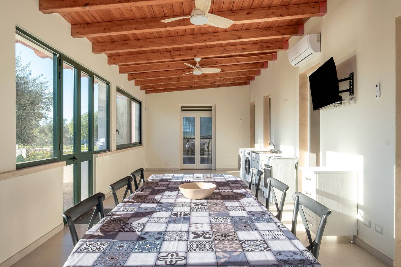 Villa 'Corbezzolo' with Shared Pool, Wi-Fi and Air Conditioning in Galatone, Gulf of Taranto