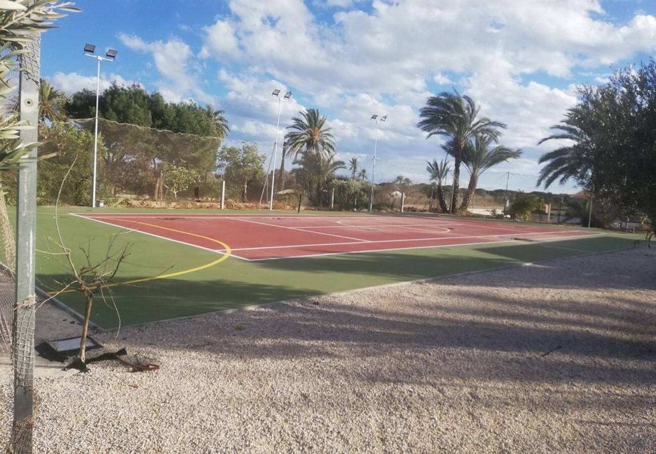 Villa 'Teresa' con piscina privada, Wi-Fi y aire acondicionado in La Marina, Elche