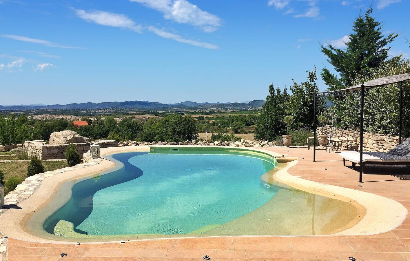 Gemütliches Apartment mit Pool, Parkplatz & Stadtzentrum in der Nähe in Saint-Jean-de-Maruéjols-et-Avéjan, Alès und Umgebung
