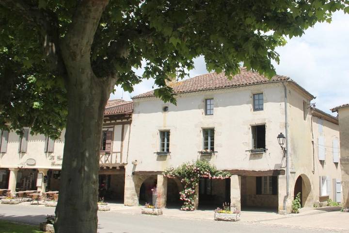 Location de vacances pour 2 personnes, avec vue, adapté aux familles à Fourcès - 3