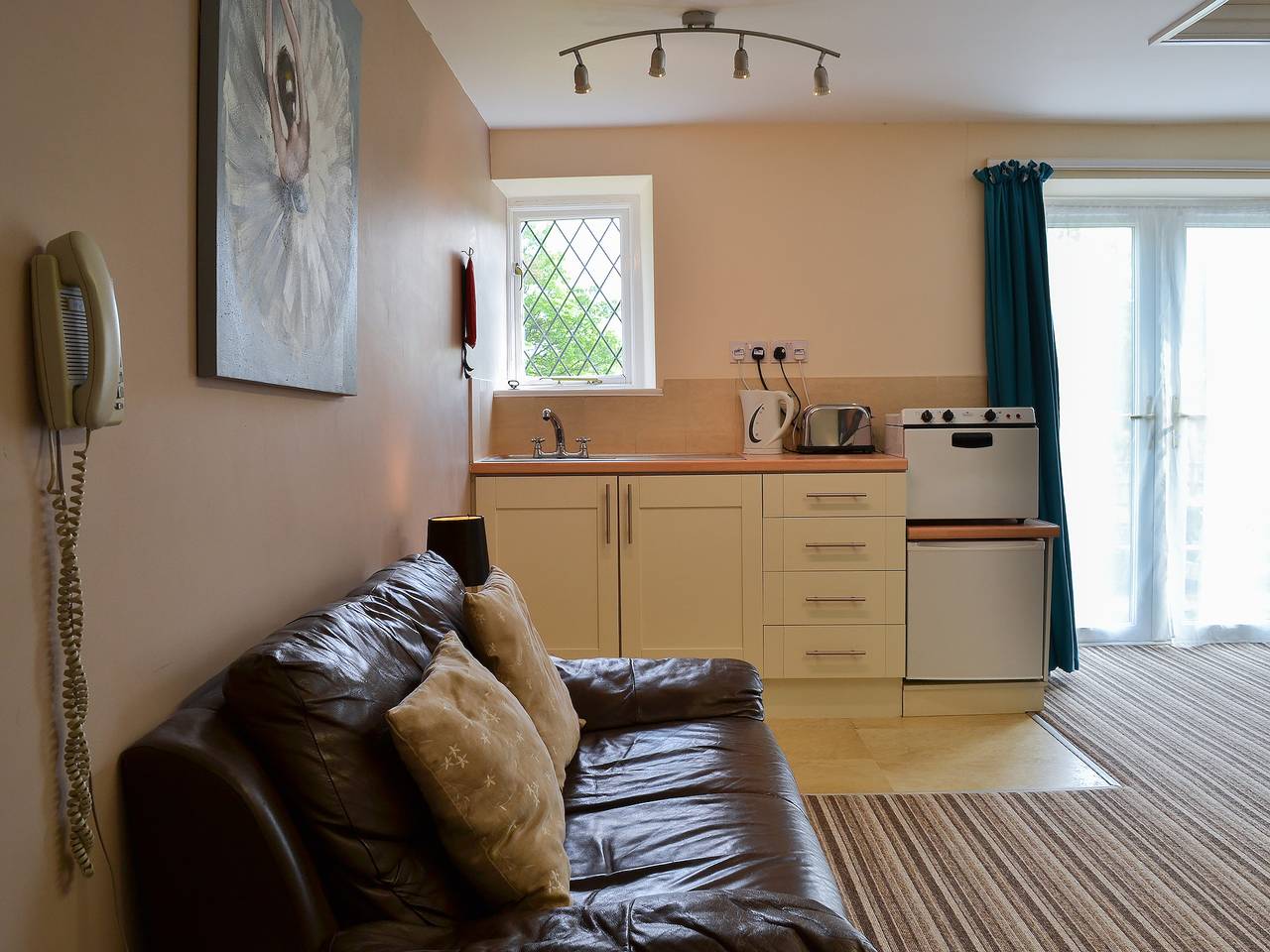 Lee Studio - Ukc3372 in West Down, Devon