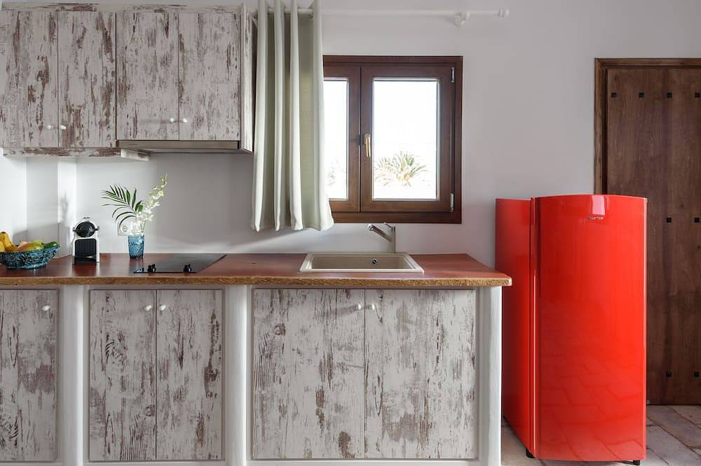 Ganze Wohnung, Elia Residences 2 bedrooms luxury apartment near town in Karterados, Santorin