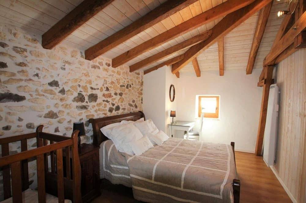 Property with 2 houses (10 and 4 people) and 2 heated swimming pools in Biron, Périgord Pourpre