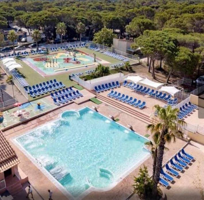 Camping pour 6 personnes, avec jacuzzi et terrasse ainsi que jardin et piscine à Puget-sur-Argens - 2