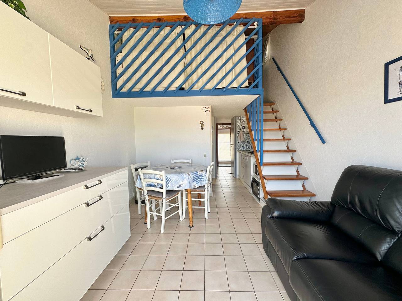 Entire apartment, Air-conditioned T2 apartment with terrace in Valras-Plage for 3 guests in Valras-Plage, Côte d'Améthyste
