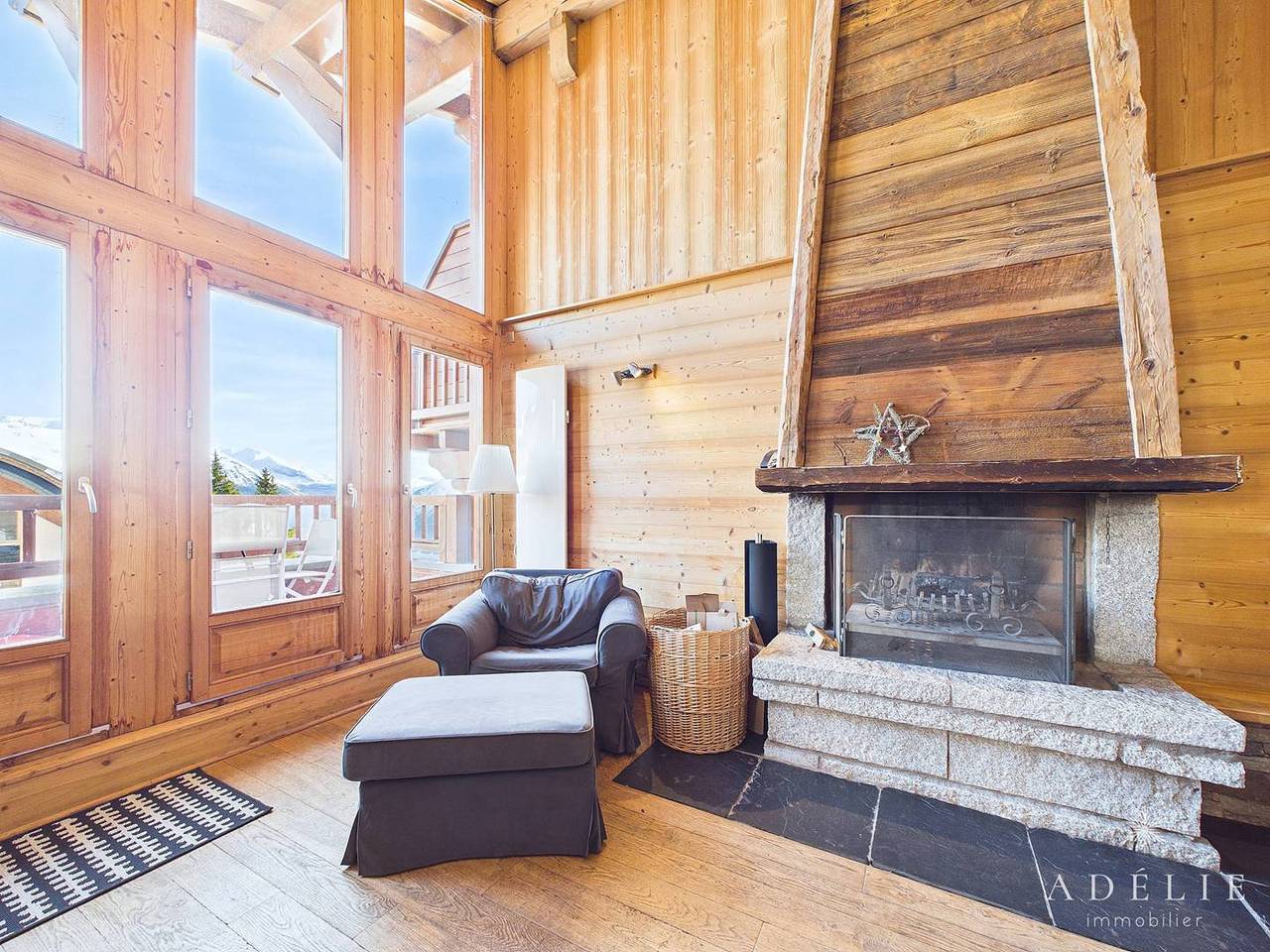 Ganze Ferienwohnung, 4 bedroom apartment in the heart of la Rosière and 100 yard from the slopes in La Rosière, Montvalezan