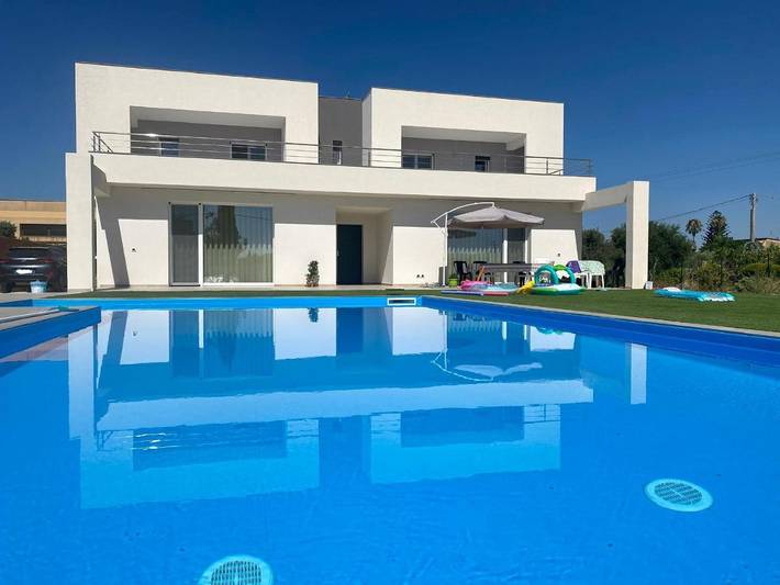 Apartamento de vacaciones para 3 personas, con piscina además de jardín y vistas - 1