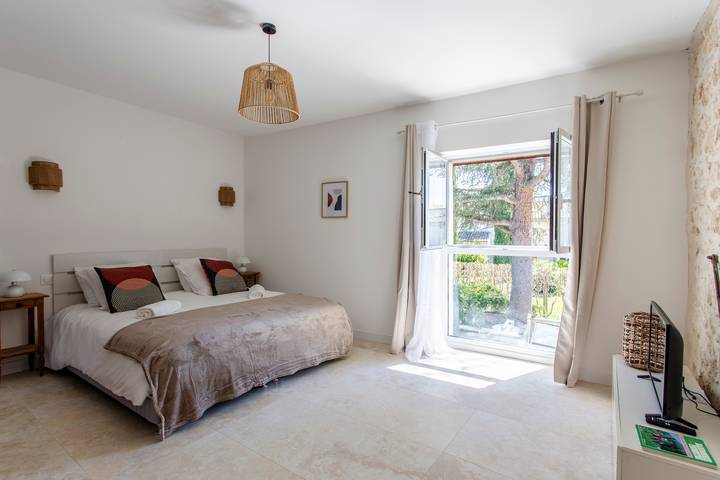 Ferienhaus für 8 Personen mit Whirlpool in Saint-Étienne-du-Grès, Arles und Umgebung