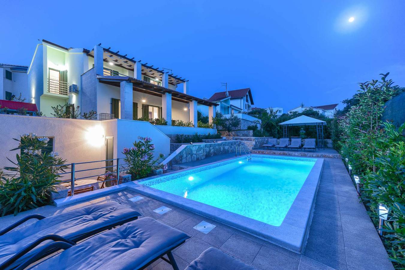 Ferienhaus Ariana - schönes Ferienhaus mit Pool in Strandnähe in Razanj, Šibenik-Knin