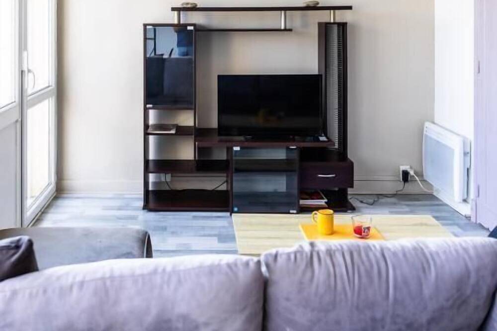 Ganze Wohnung, ♥ Cap Sud 54m2 ☀vue ☀ - Hypercentre-Wifi in Tarbes, Hautes-Pyrénées