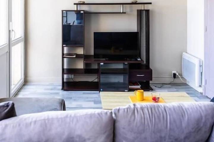 Ganze Wohnung, ♥ Cap Sud 54m2 ☀vue ☀ - Hypercentre-Wifi in Tarbes, Hautes-Pyrénées