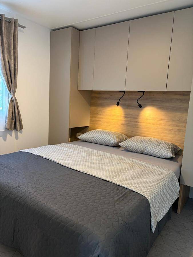 Camping für 5 Personen, mit Whirlpool und Terrasse sowie Garten und Kinderpool in Tisno - 4