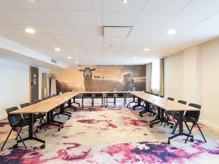 Hôtel pour 3 personnes, avec Terrasse ainsi que Jardin et Piscine à Saclay