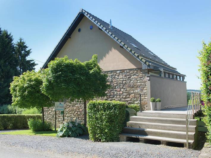 Blokhut voor 12 personen, with Terras and Tuin as well as Sauna in de Belgische Ardennen