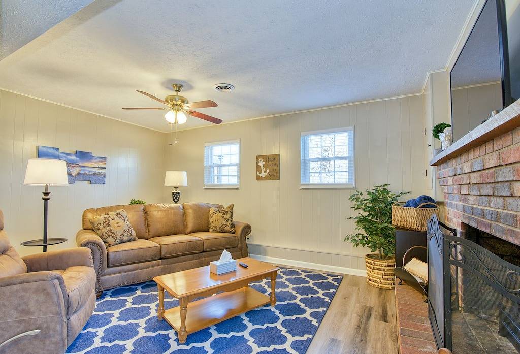 Ganze Wohnung, A comfortable home near the Motor Mile and Boone Lake, 5mins to, Wing Deer Park, and the Mall. in Johnson City, Blue Ridge Mountains