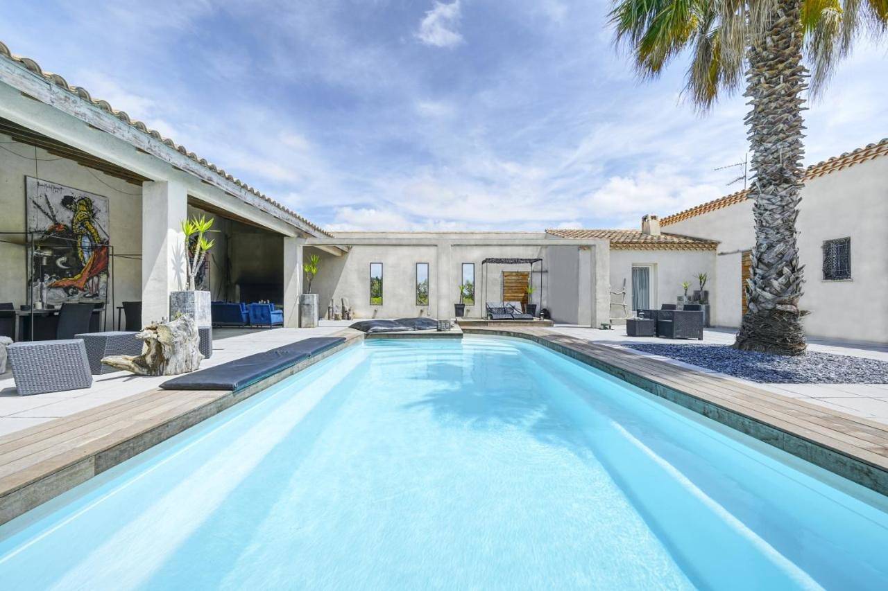Suite with Hot Tub in Saint-Laurent-d'Aigouze, Côte d'Améthyste