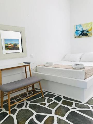 Maison d’hôte pour 2 personnes, avec terrasse ainsi que vue et jardin dans Kea