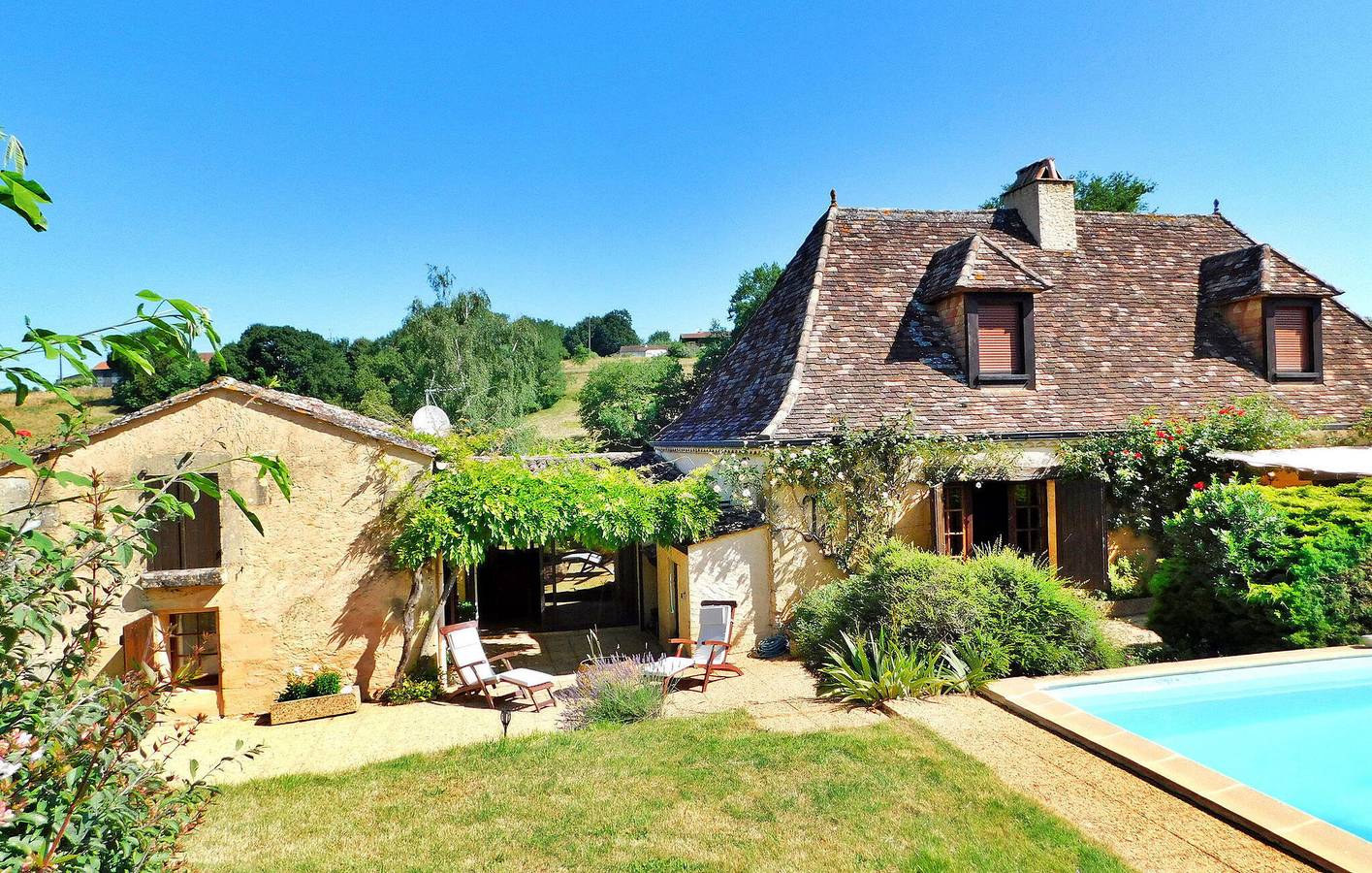 Appartement de 180 m² avec piscine, parking et cheminée in Lanquais, Périgord Pourpre