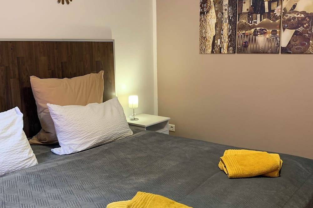 Ganze Wohnung, Schöne und moderne Wohnung mit drei Schlafzimmer, zwei Badezimmer und Sauna in Burgbernheim, Romantische Straße